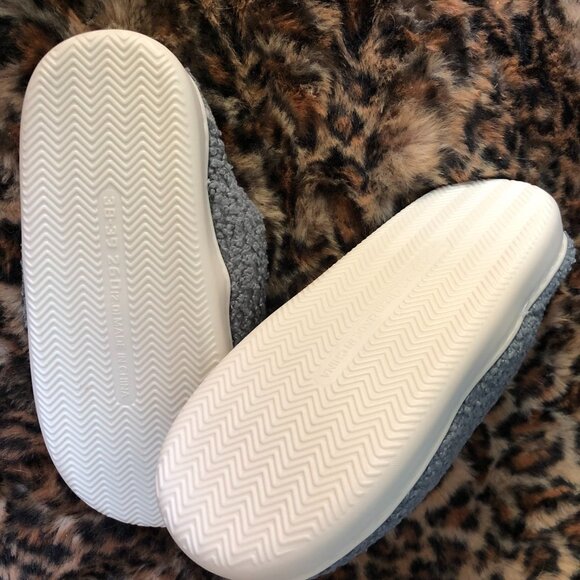 Cute Girl Frenchie French Bulldog Cushioned Fleece Slippers Gray Women's Sz 9-10 - Picture 6 of 6